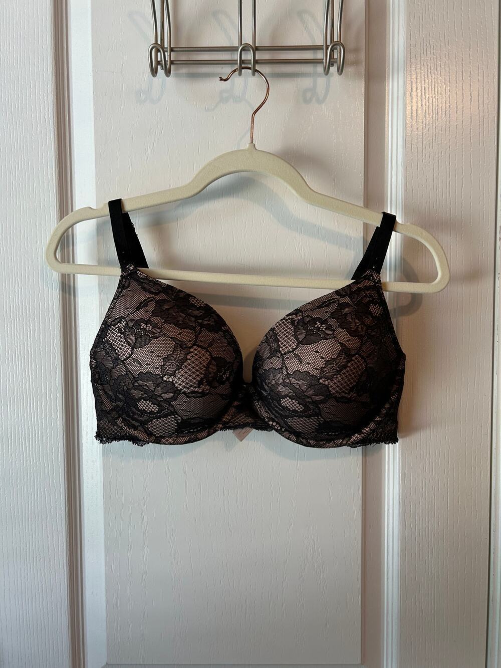 Victoria's Secret Black Lace 36DD Bra